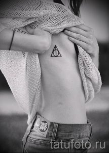 Фото тату тату дары смерти для статьи про значение рисунка татуировки - tatufoto.ru - 1
