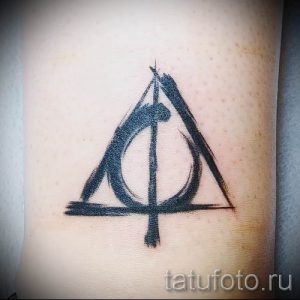 Фото тату тату дары смерти для статьи про значение рисунка татуировки - tatufoto.ru - 4