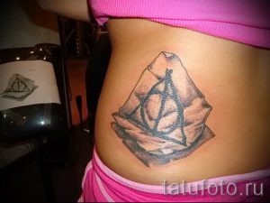 Фото тату тату дары смерти для статьи про значение рисунка татуировки - tatufoto.ru - 10
