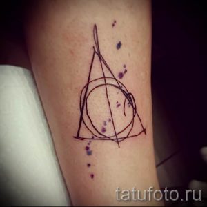 Фото тату тату дары смерти для статьи про значение рисунка татуировки - tatufoto.ru - 11