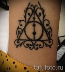 Фото тату тату дары смерти для статьи про значение рисунка татуировки - tatufoto.ru - 13