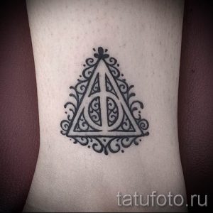 Фото тату тату дары смерти для статьи про значение рисунка татуировки - tatufoto.ru - 16