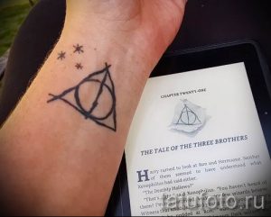 Фото тату тату дары смерти для статьи про значение рисунка татуировки - tatufoto.ru - 17