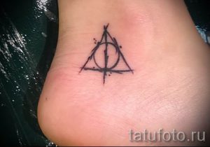Фото тату тату дары смерти для статьи про значение рисунка татуировки - tatufoto.ru - 19