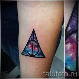 Фото тату тату дары смерти для статьи про значение рисунка татуировки - tatufoto.ru - 21