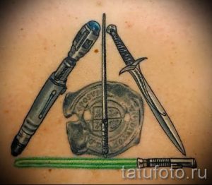 Фото тату тату дары смерти для статьи про значение рисунка татуировки - tatufoto.ru - 23