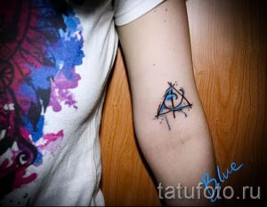 Фото тату тату дары смерти для статьи про значение рисунка татуировки - tatufoto.ru - 27