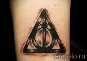 Фото тату тату дары смерти для статьи про значение рисунка татуировки - tatufoto.ru - 31
