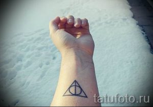 Фото тату тату дары смерти для статьи про значение рисунка татуировки - tatufoto.ru - 34