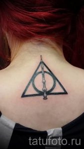 Фото тату тату дары смерти для статьи про значение рисунка татуировки - tatufoto.ru - 46