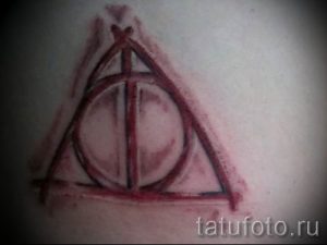 Фото тату тату дары смерти для статьи про значение рисунка татуировки - tatufoto.ru - 50