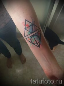 Фото тату тату дары смерти для статьи про значение рисунка татуировки - tatufoto.ru - 56