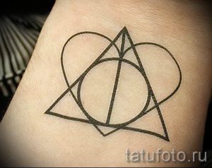 Фото тату тату дары смерти для статьи про значение рисунка татуировки - tatufoto.ru - 57