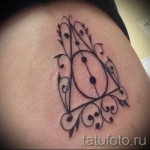 Фото тату тату дары смерти для статьи про значение рисунка татуировки - tatufoto.ru - 62