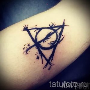 Фото тату тату дары смерти для статьи про значение рисунка татуировки - tatufoto.ru - 65