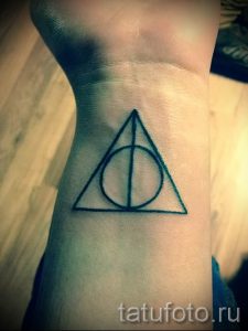 Фото тату тату дары смерти для статьи про значение рисунка татуировки - tatufoto.ru - 66