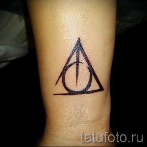Фото тату тату дары смерти для статьи про значение рисунка татуировки - tatufoto.ru - 67