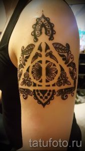 Фото тату тату дары смерти для статьи про значение рисунка татуировки - tatufoto.ru - 80