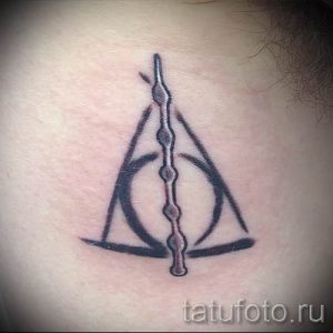 Фото тату тату дары смерти для статьи про значение рисунка татуировки - tatufoto.ru - 82