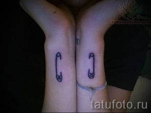 тату булавка фото для статьи про значение татуировки с булавкой - tatufoto.ru - 1