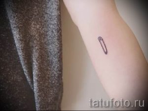 тату булавка фото для статьи про значение татуировки с булавкой - tatufoto.ru - 5