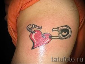 тату булавка фото для статьи про значение татуировки с булавкой - tatufoto.ru - 8