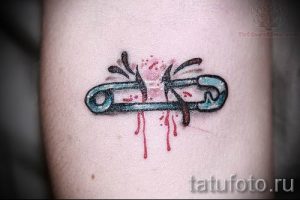 тату булавка фото для статьи про значение татуировки с булавкой - tatufoto.ru - 13