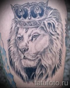 тату лев с короной - фото для статьи про значение татуировки - tatufoto.ru - 5