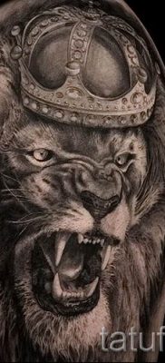 тату лев с короной — фото для статьи про значение татуировки  — tatufoto.ru — 9