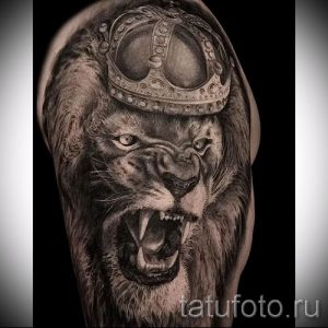 тату лев с короной - фото для статьи про значение татуировки - tatufoto.ru - 9