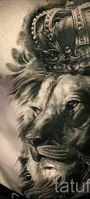 тату лев с короной — фото для статьи про значение татуировки  — tatufoto.ru — 10