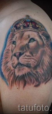 тату лев с короной — фото для статьи про значение татуировки  — tatufoto.ru — 12