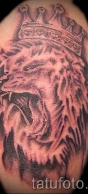 тату лев с короной — фото для статьи про значение татуировки  — tatufoto.ru — 13