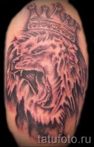 тату лев с короной - фото для статьи про значение татуировки - tatufoto.ru - 13