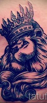 тату лев с короной — фото для статьи про значение татуировки  — tatufoto.ru — 14