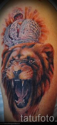 тату лев с короной — фото для статьи про значение татуировки  — tatufoto.ru — 15