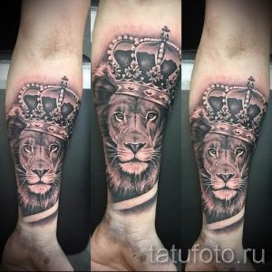 тату лев с короной - фото для статьи про значение татуировки - tatufoto.ru - 16