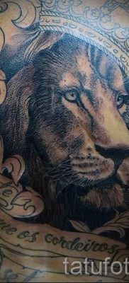 тату лев с короной — фото для статьи про значение татуировки  — tatufoto.ru — 22