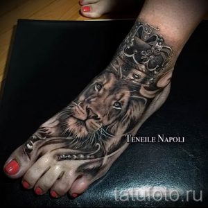 тату лев с короной - фото для статьи про значение татуировки - tatufoto.ru - 23