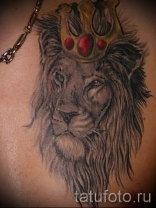 тату лев с короной - фото для статьи про значение татуировки - tatufoto.ru - 32