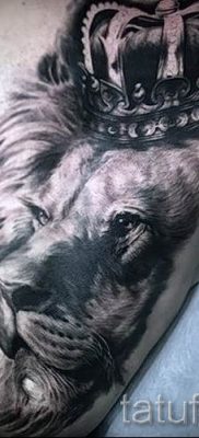 тату лев с короной — фото для статьи про значение татуировки  — tatufoto.ru — 33