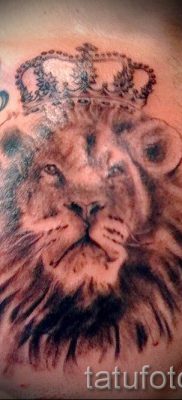 тату лев с короной — фото для статьи про значение татуировки  — tatufoto.ru — 38