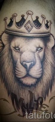 тату лев с короной — фото для статьи про значение татуировки  — tatufoto.ru — 40