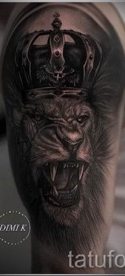тату лев с короной — фото для статьи про значение татуировки  — tatufoto.ru — 42