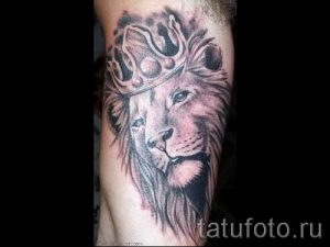 тату лев с короной - фото для статьи про значение татуировки - tatufoto.ru - 47