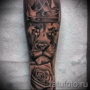 тату лев с короной - фото для статьи про значение татуировки - tatufoto.ru - 50