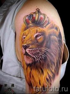 тату лев с короной - фото для статьи про значение татуировки - tatufoto.ru - 52