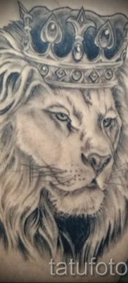 тату лев с короной — фото для статьи про значение татуировки  — tatufoto.ru — 53
