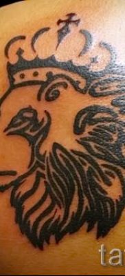 тату лев с короной — фото для статьи про значение татуировки  — tatufoto.ru — 55