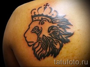 тату лев с короной - фото для статьи про значение татуировки - tatufoto.ru - 55